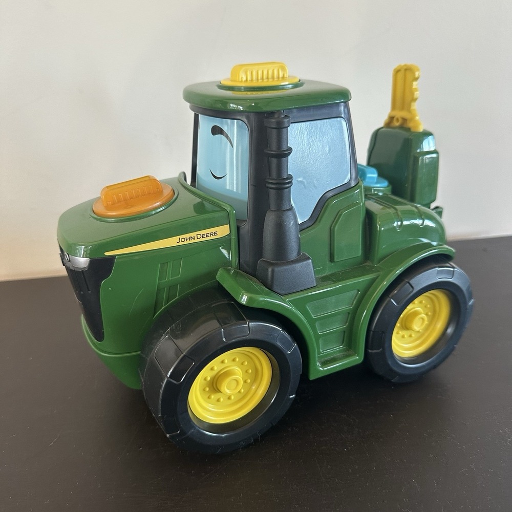 TOMY John Deere KIDS KEY 'N GO JOHNNY TRACTOR W/Batteries